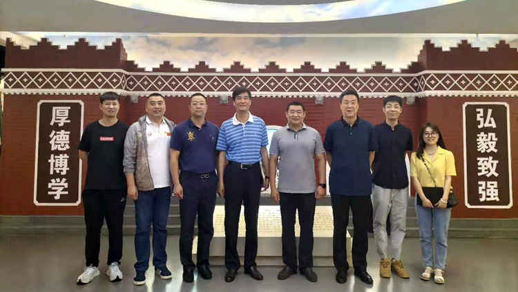 学校召开新疆籍学生教育管理服务工作经验交流会