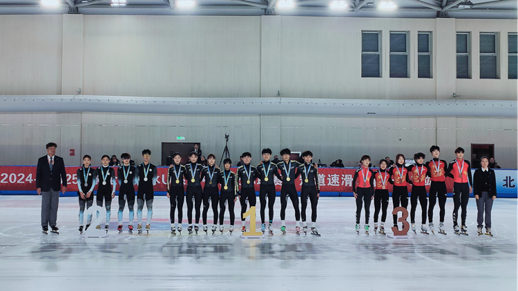 我校短道速滑队运动员参加2024-2025赛季全国滑冰U系列中学校际联赛（短道速滑）第一站比赛获3银1铜