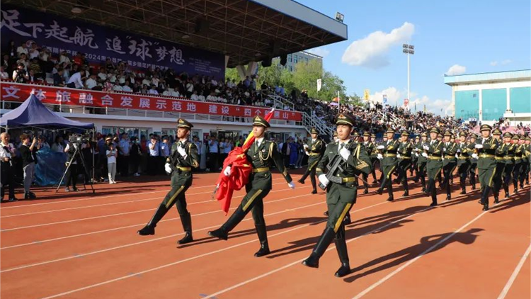 我校师生助力黑山县第一届乡镇足球超级联赛开幕