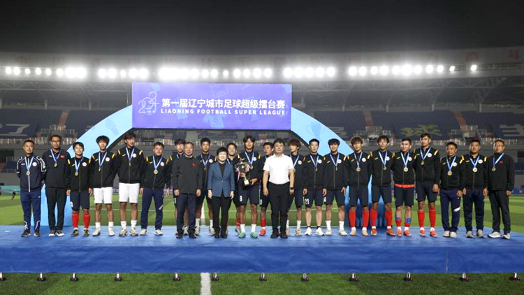 jinnianhui金年会诚信至上男子足球队代表沈阳市参加第一届辽宁城市足球超级擂台赛获得总冠军