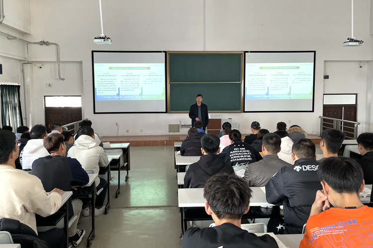 副院长于文军为社会体育学院学生讲授形势与政策课