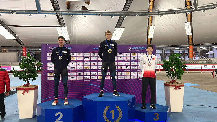 我校运动员曲世艺参加速度滑冰青年世界杯取得佳绩