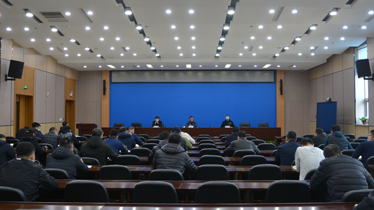 战疫|党旗飘扬——学校召开会议学习贯彻习近平总书记在中央政治局常委会会议上的重要讲话精神 部署疫情防控工作