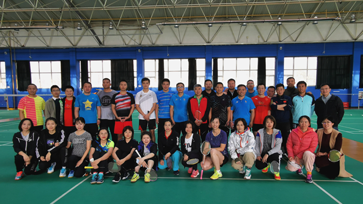 学校举办第十二届教职工羽毛球双打比赛