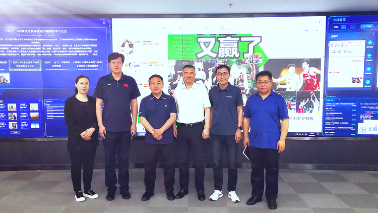 学校党委宣传部到辽宁日报社呈送感谢信并开展主题教育走访交流