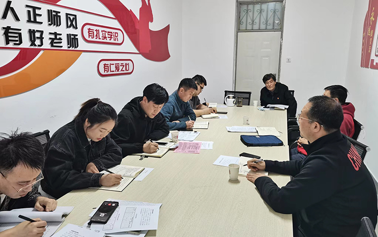 学校召开学生工作专题座谈会