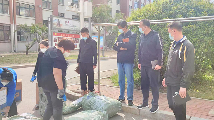 沈体暖心毕业“寄” 母校温暖送到家